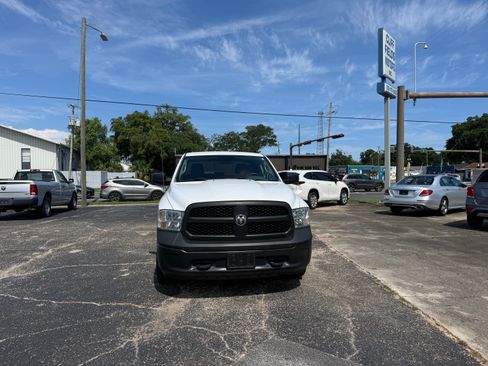 Used 2018 RAM 1500 4x4 Crew Cab ST image 2