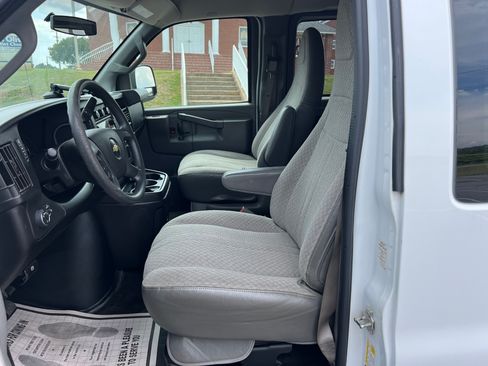 Used 2017 Chevrolet Express 3500 LT Extended Passenger RWD image 13