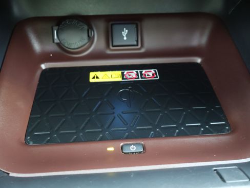 Used 2022 Toyota RAV4 Limited image 25