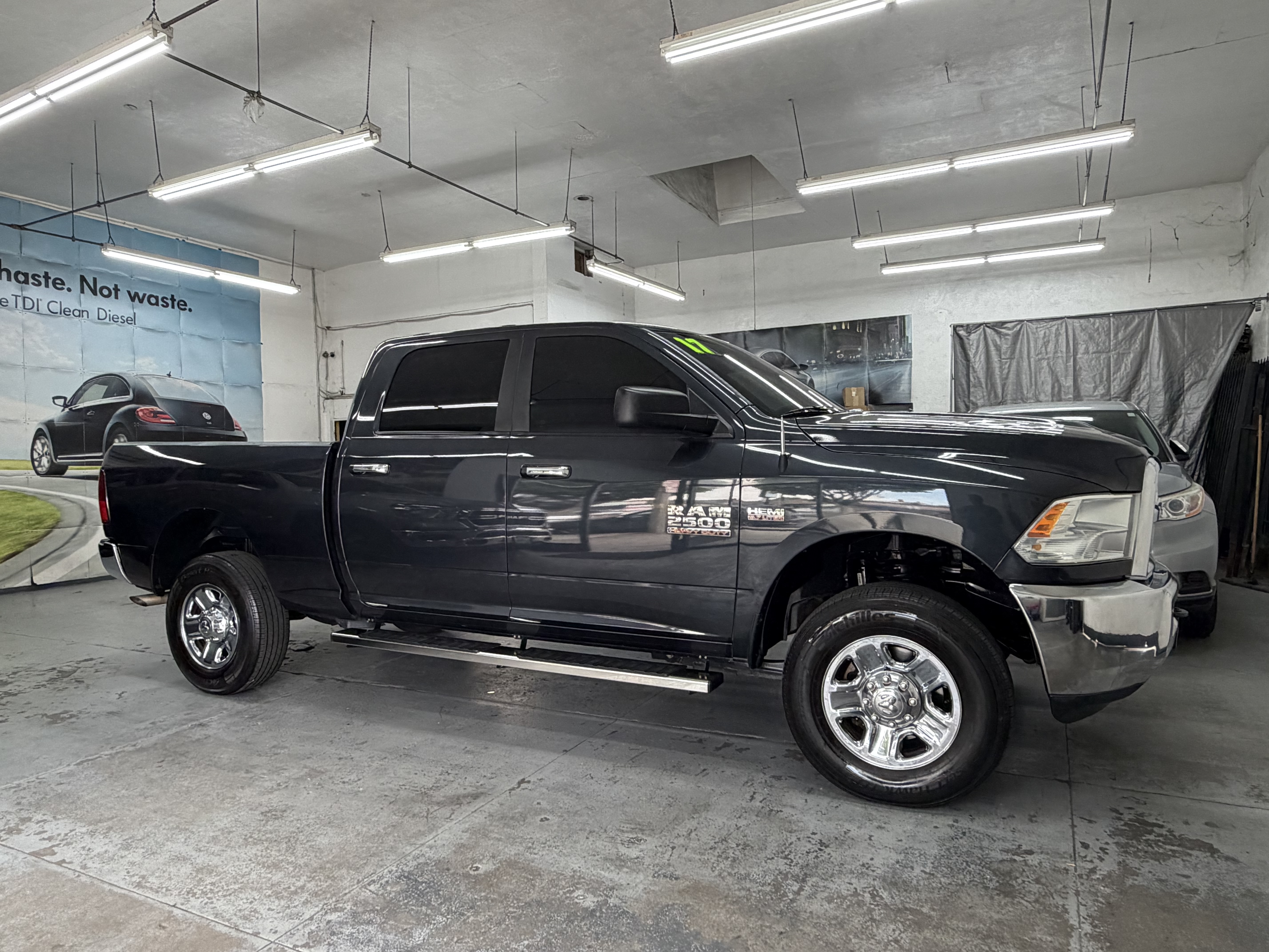 Used 2017 RAM 2500 4x4 Crew Cab SLT image 5