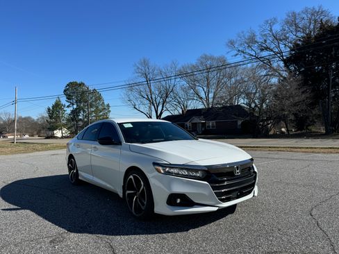 Used 2022 Honda Accord Sport image 2