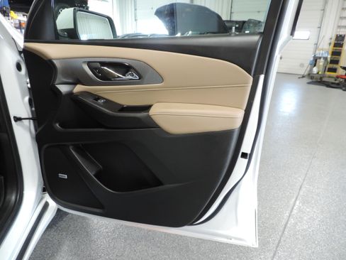 Used 2023 Chevrolet Traverse Premier image 21