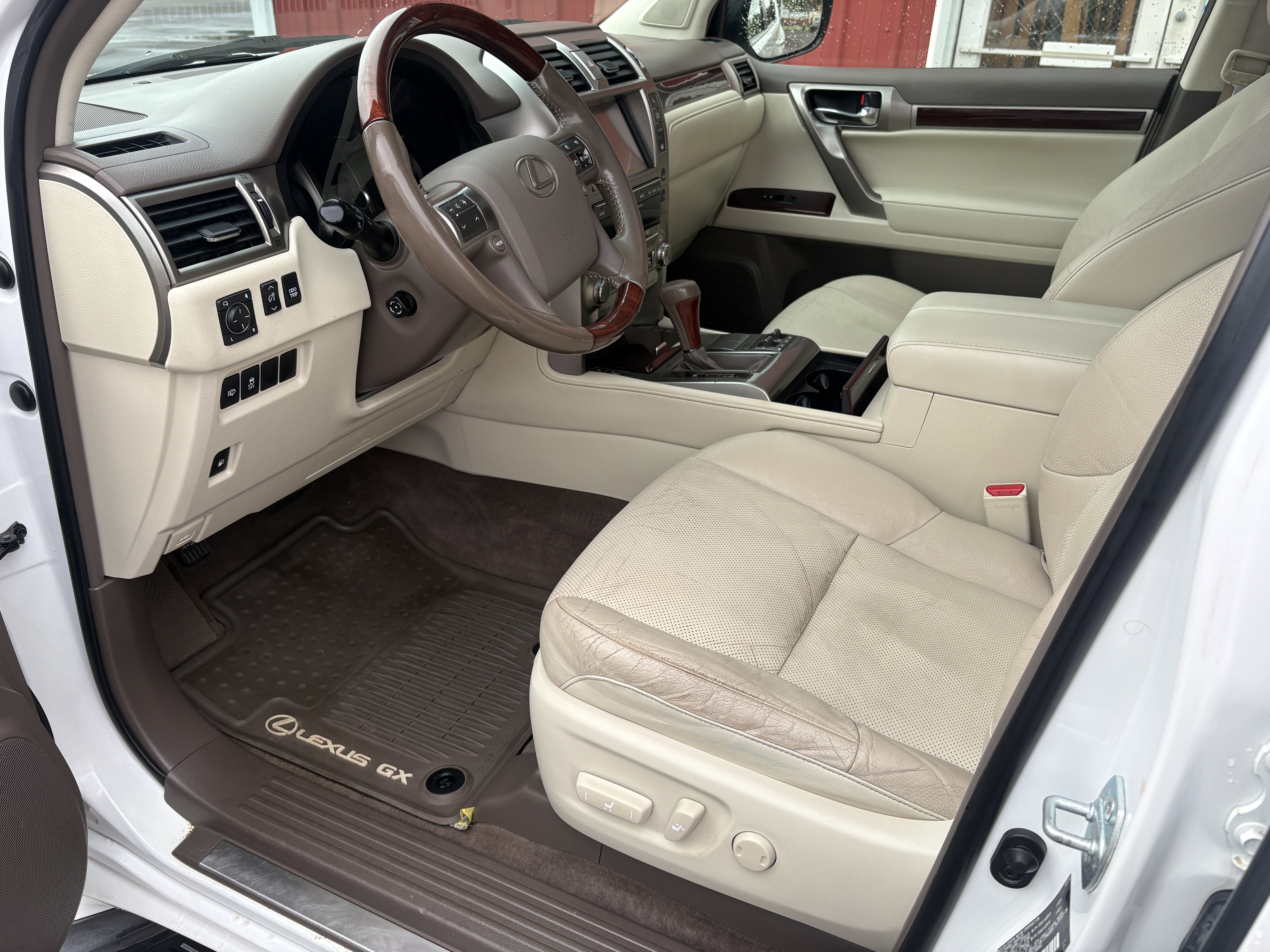 Used 2016 Lexus GX 460 4WD Premium 4.6L 8-Cyl SUV image 10