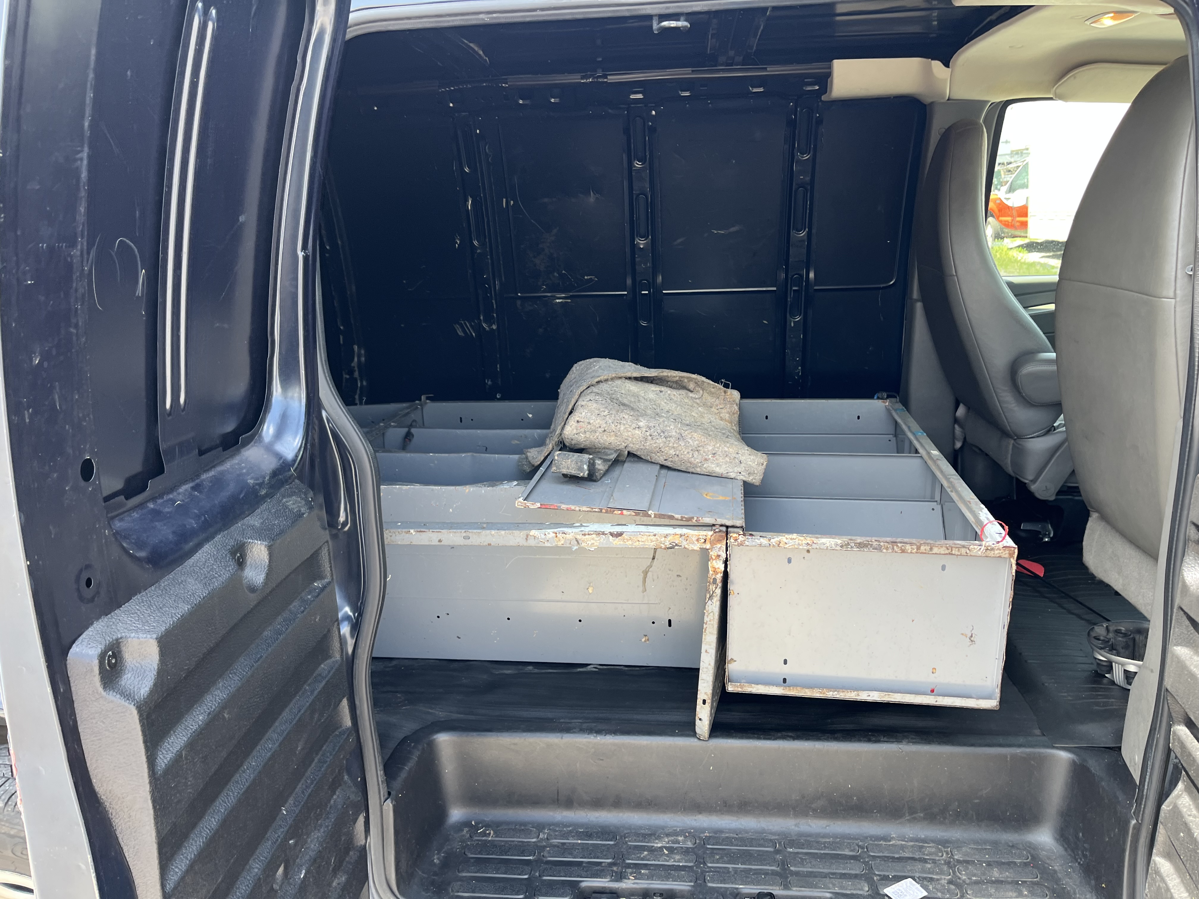 Used 2013 Chevrolet Express 2500 RWD image 14