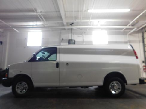 Used 2015 Chevrolet Express 2500 image 6
