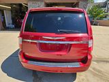 Used 2013 Chrysler Town & Country Touring image 5