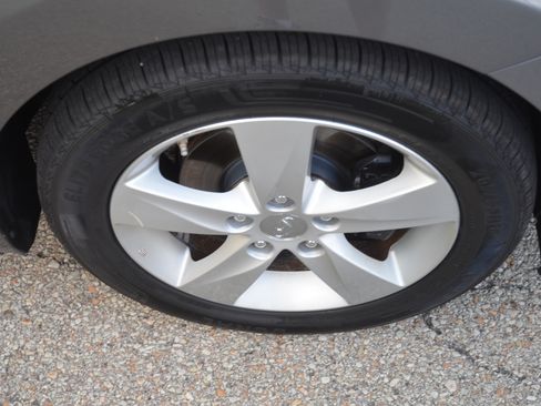Used 2013 Hyundai Elantra GLS FWD image 25