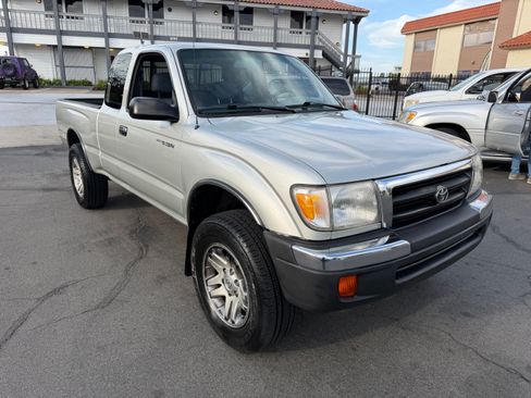 Used 2000 Toyota Tacoma PreRunner image 11