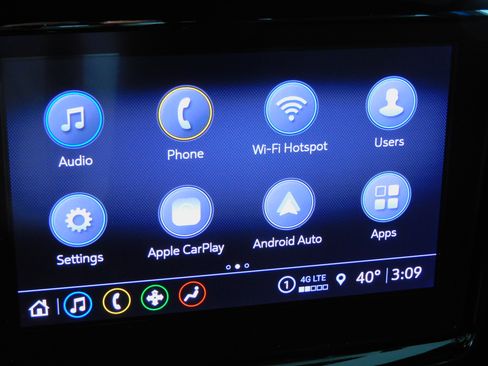 Used 2023 Chevrolet Traverse LT image 5