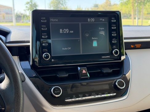 Used 2021 Toyota Corolla LE Hybrid Sedan FWD image 13