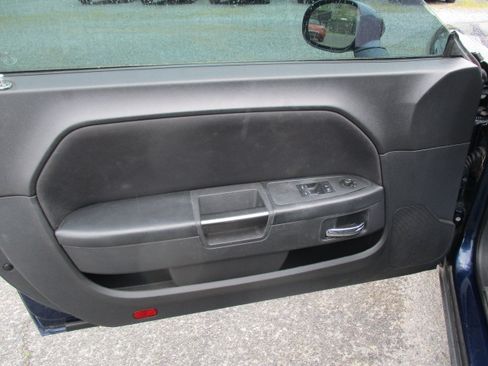 Used 2014 Dodge Challenger SXT RWD image 19