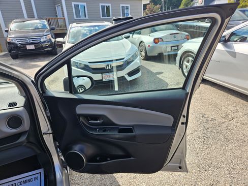 Used 2015 Toyota Yaris LE image 48