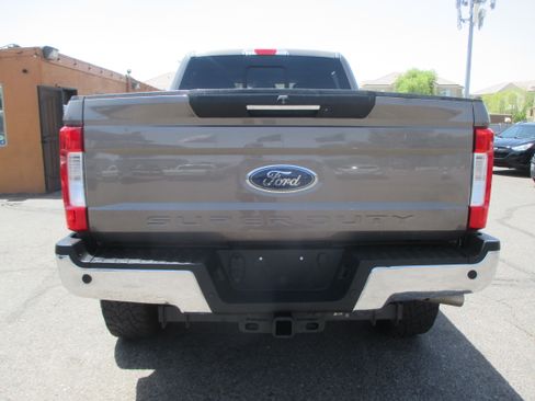 Used 2018 Ford F350 4x4 Crew Cab Super Duty image 8