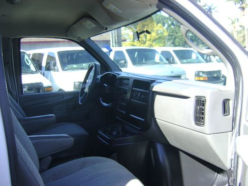 Used 2005 Chevrolet Express 3500 image 11