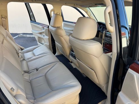 Used 2010 Lexus LX 570 image 32