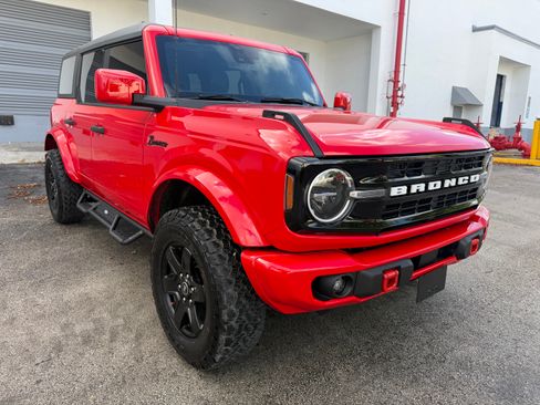 Used 2024 Ford Bronco Black Diamond image 1