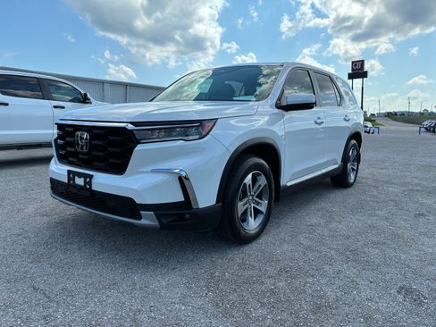 Used 2025 Honda Pilot EX-L image 2