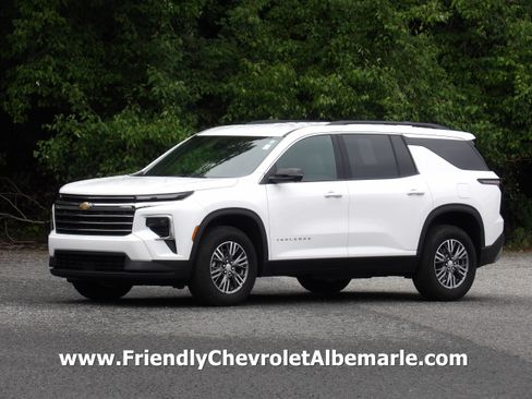 Used 2026 Chevrolet Traverse FWD LT image 1