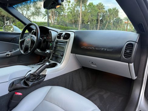 Used 2005 Chevrolet Corvette Coupe RWD image 79