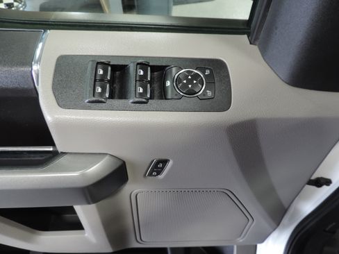 Used 2018 Ford F150 XLT image 36