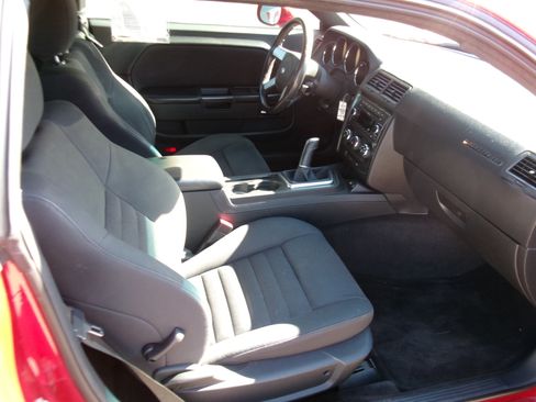 Used 2010 Dodge Challenger R/T image 16