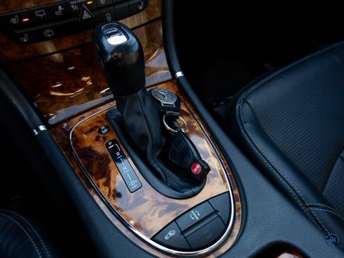 Used 2005 Mercedes-Benz E 55 AMG image 43