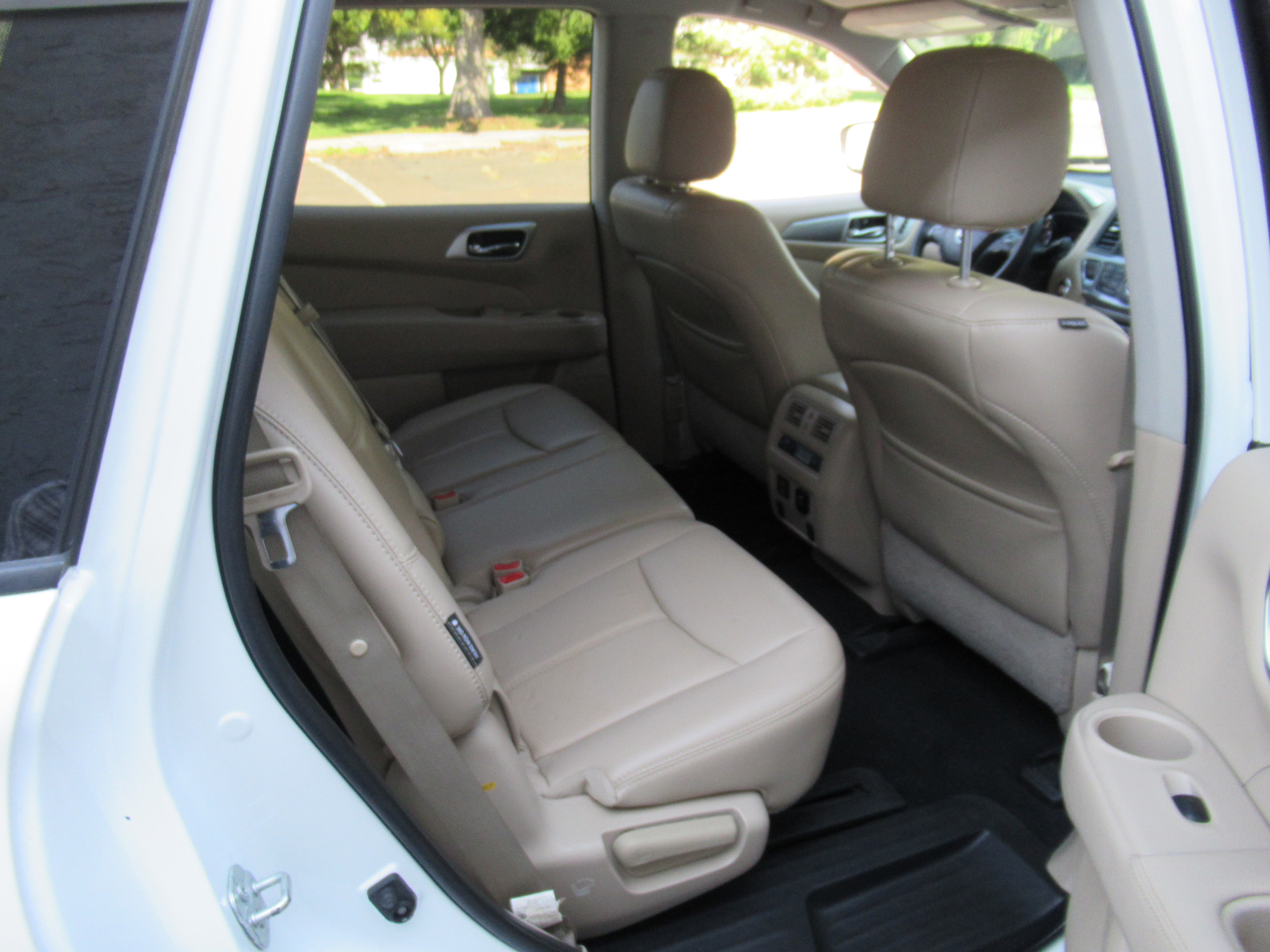 Used 2018 Nissan Pathfinder 4WD SL image 19