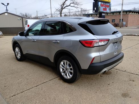 Used 2021 Ford Escape SE image 2