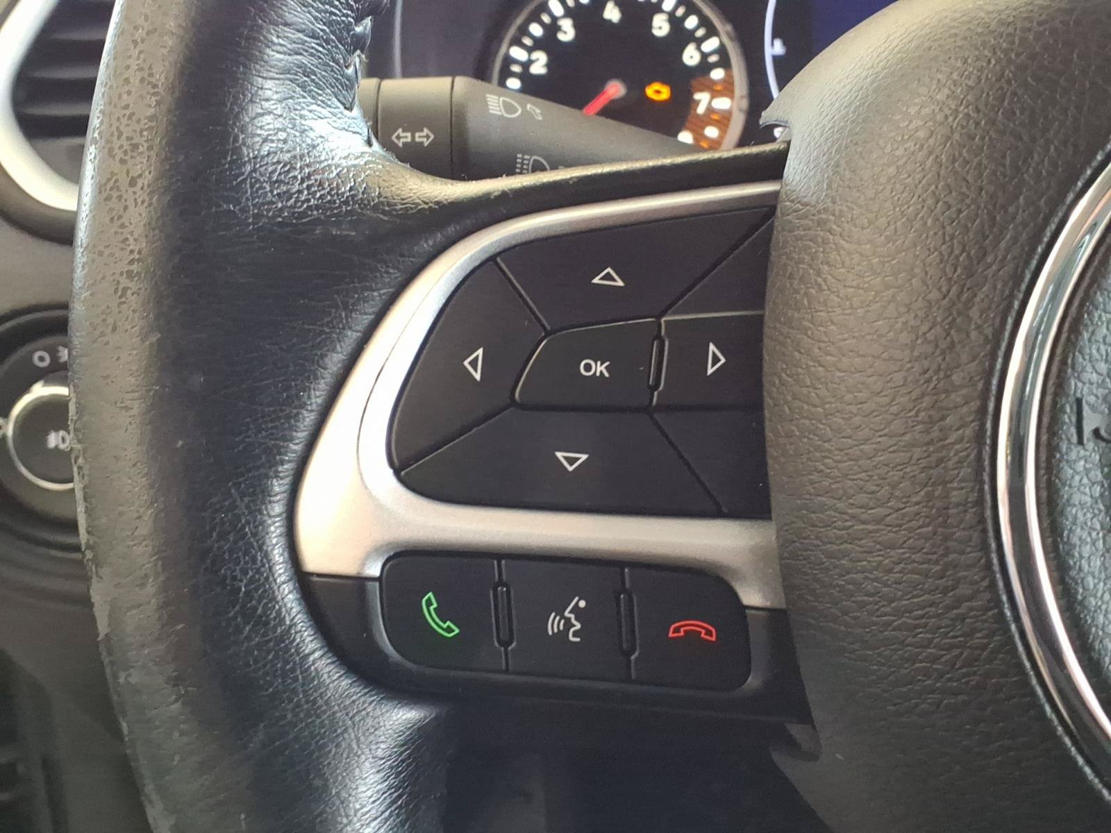 Used 2020 Jeep Renegade Latitude AWD/4WD image 19