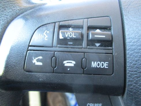 Used 2013 MAZDA MAZDA3 i Touring image 32