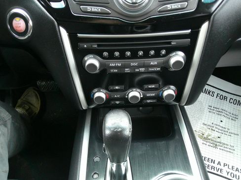 Used 2014 Nissan Pathfinder SV image 10