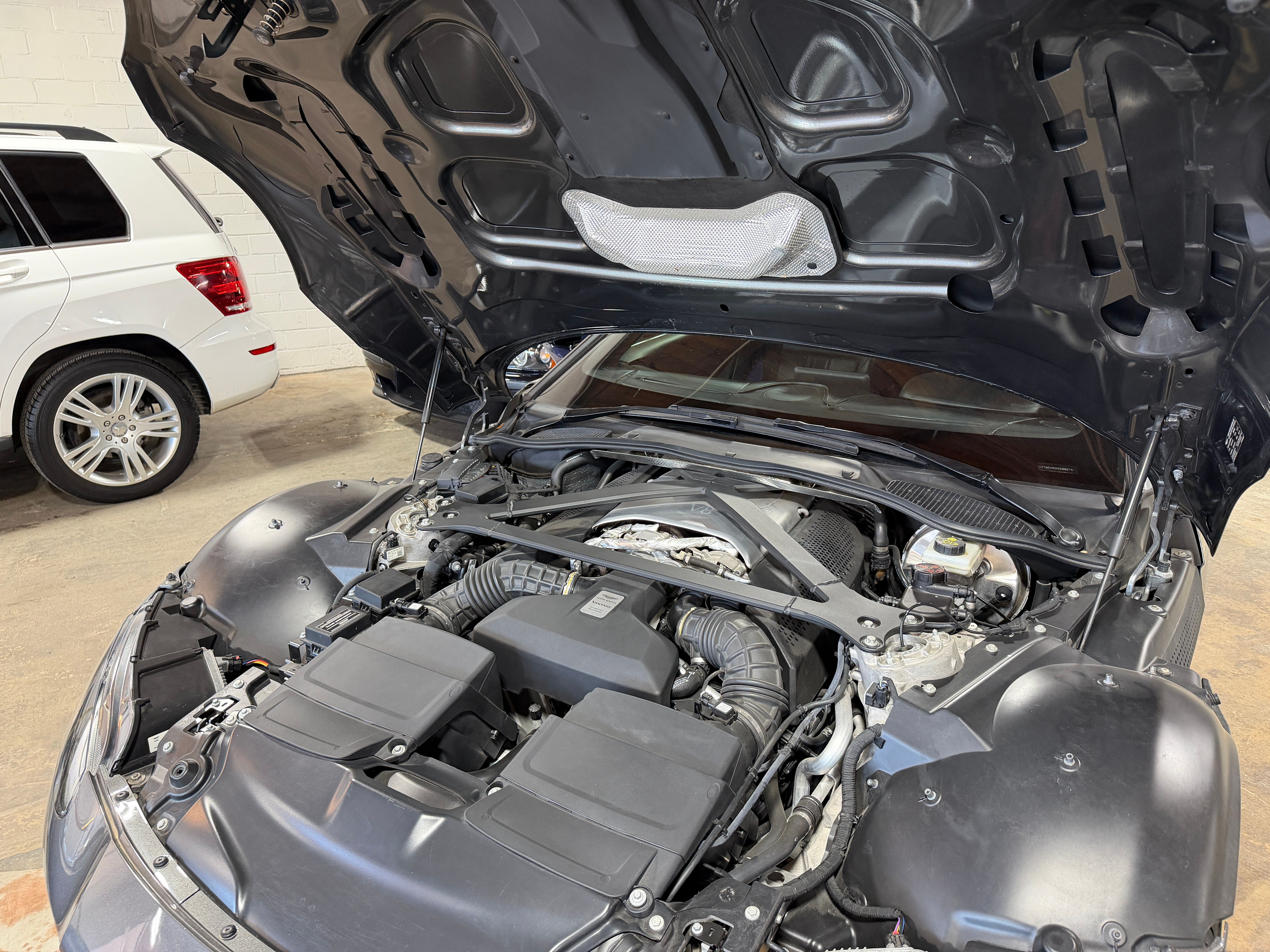 Used 2019 Aston Martin V8 Vantage Coupe RWD image 19