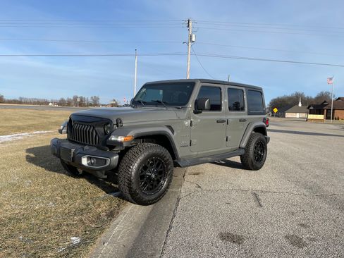 Used 2018 Jeep Wrangler Sahara image 1
