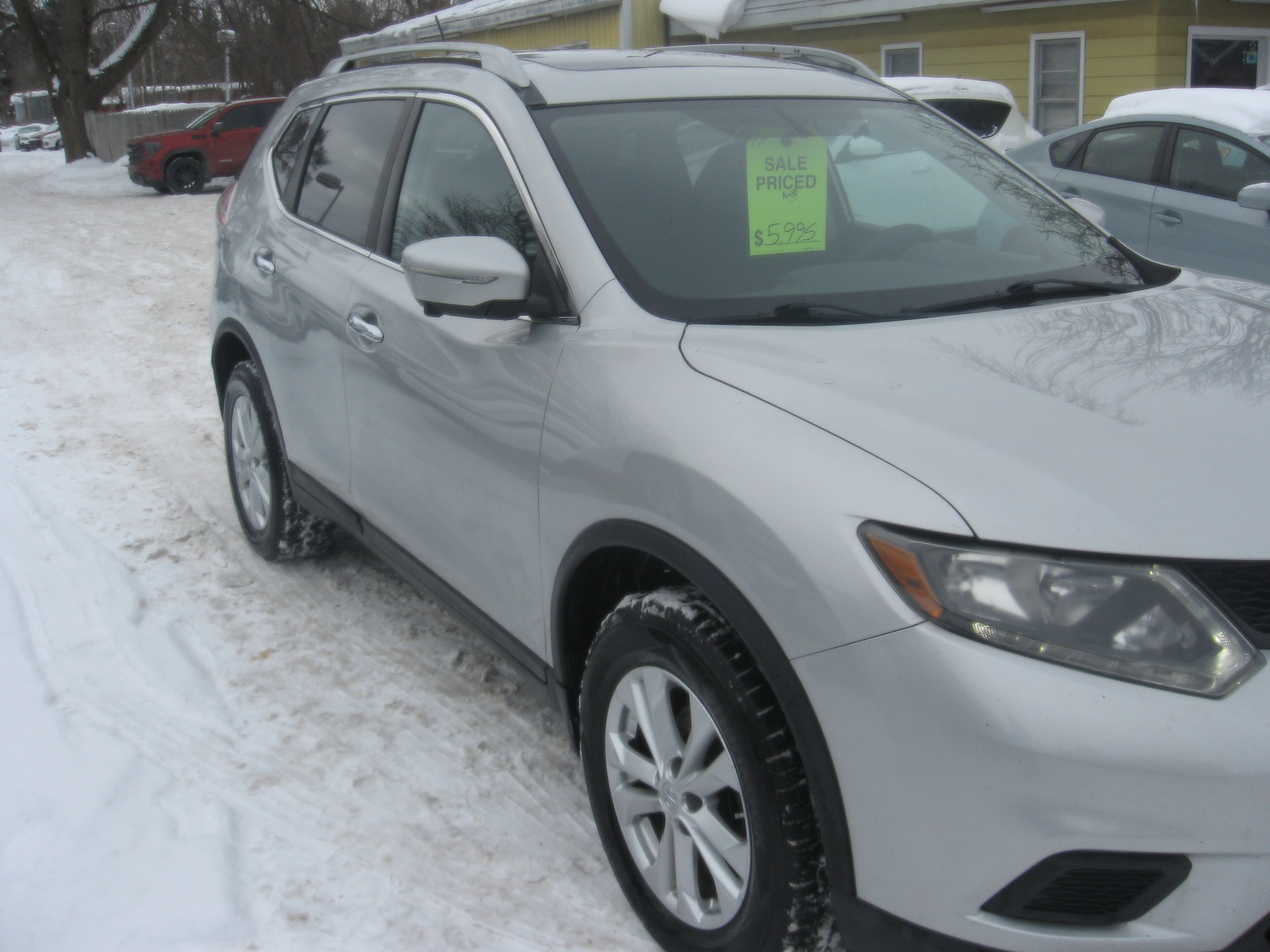 Used 2015 Nissan Rogue SV AWD/4WD image 3