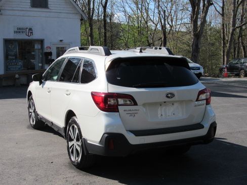 Used 2018 Subaru Outback 2.5i Limited AWD/4WD image 6