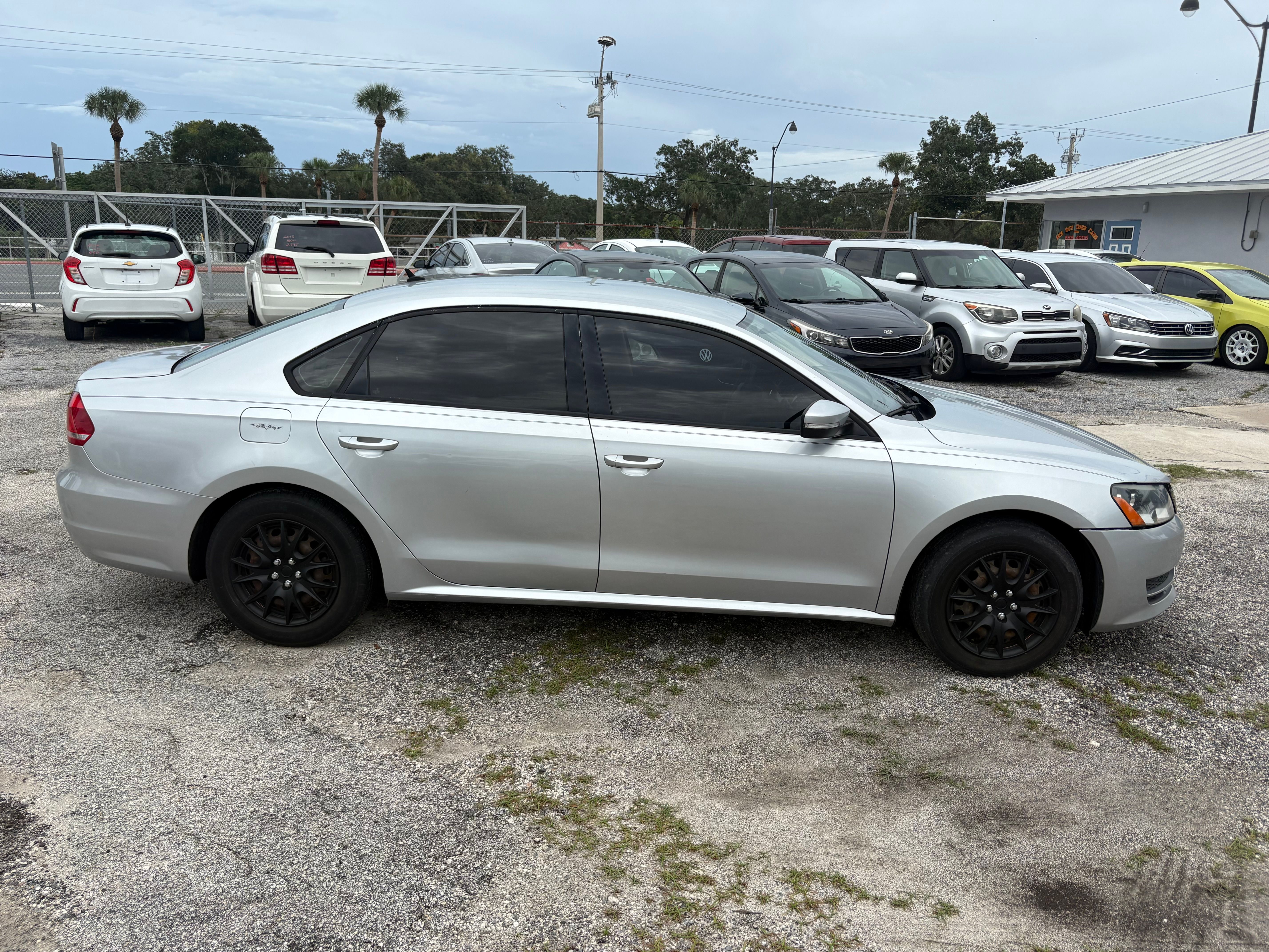 Used 2015 Volkswagen Passat 1.8T FWD image 3