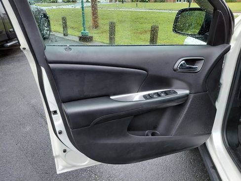 Used 2015 Dodge Journey SXT image 9