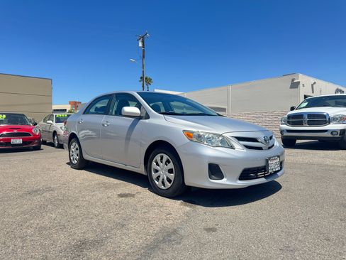 Used 2011 Toyota Corolla LE FWD image 11