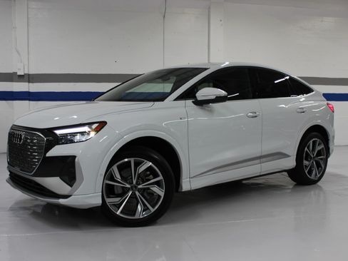 Used 2024 Audi Q4 e-tron Premium Plus image 2