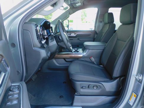 New 2026 Chevrolet Silverado 3500 4x4 Crew Cab LT image 17