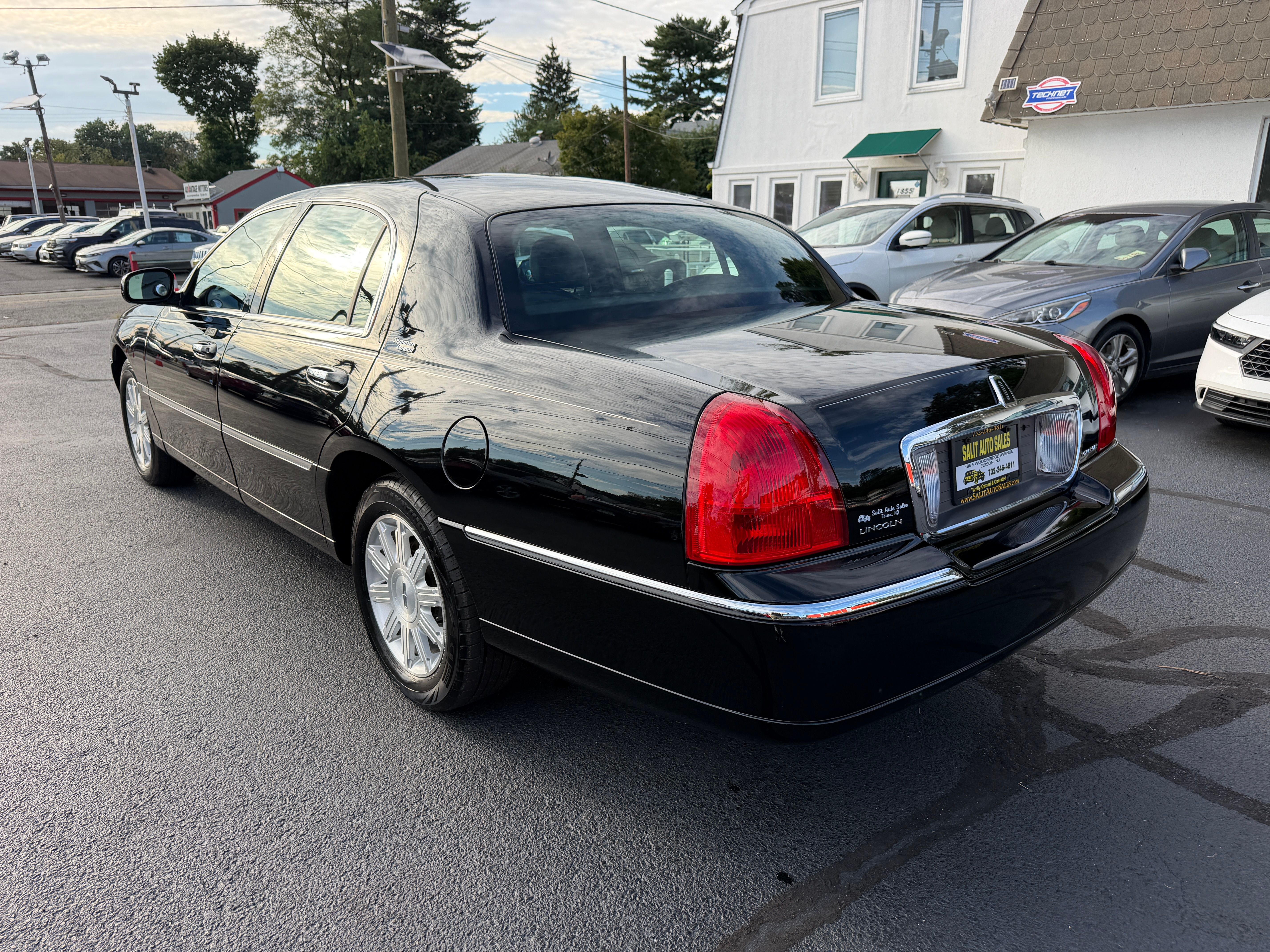 Used 2009 Lincoln Town Car Signature Limited RWD image 42
