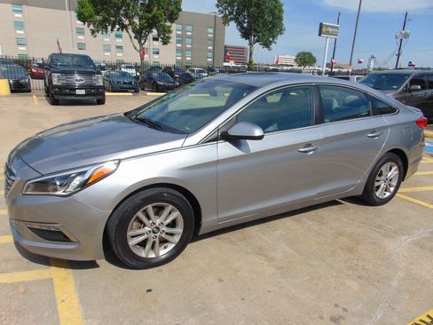 Used 2015 Hyundai Sonata SE image 4