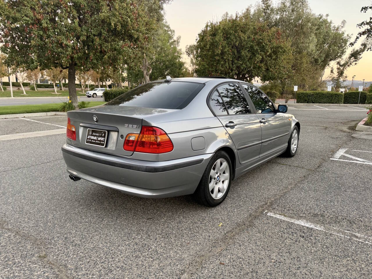 Used 2004 BMW 325i Sedan RWD image 9