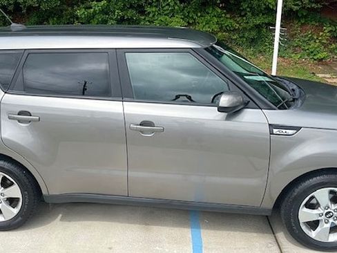 Used 2018 Kia Soul + image 6