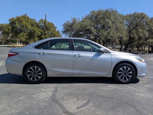 Used 2016 Toyota Camry XLE image 9