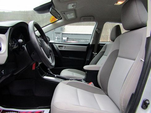 Used 2018 Toyota Corolla LE image 13