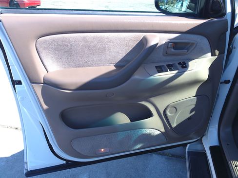 Used 2004 Toyota Sequoia SR5 image 10