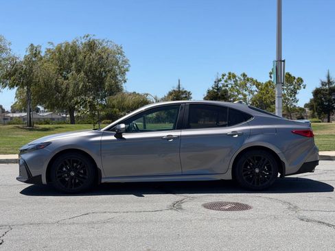 Used 2025 Toyota Camry Hybrid FWD image 2