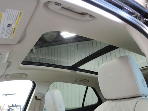 Used 2023 Buick Envision Avenir image 47