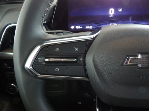 Used 2025 Chevrolet Suburban Z71 image 29